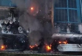 Grave incendio de madrugada en una fábrica de resinas en Oyón