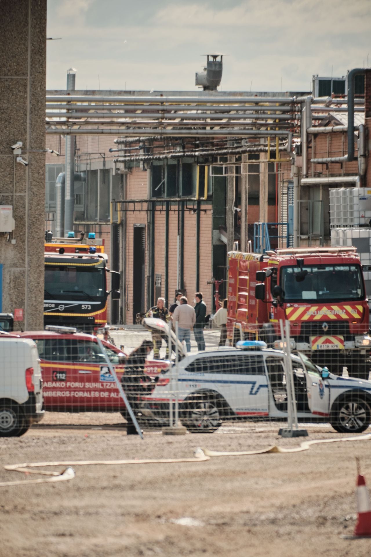Incendio de madrugada en una fábrica de resinas de Oyón