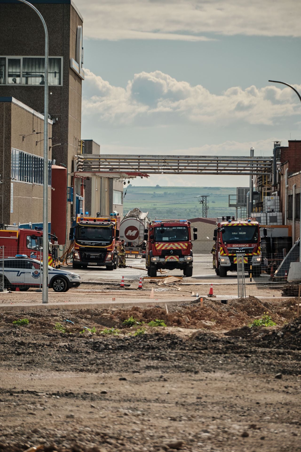 Incendio de madrugada en una fábrica de resinas de Oyón