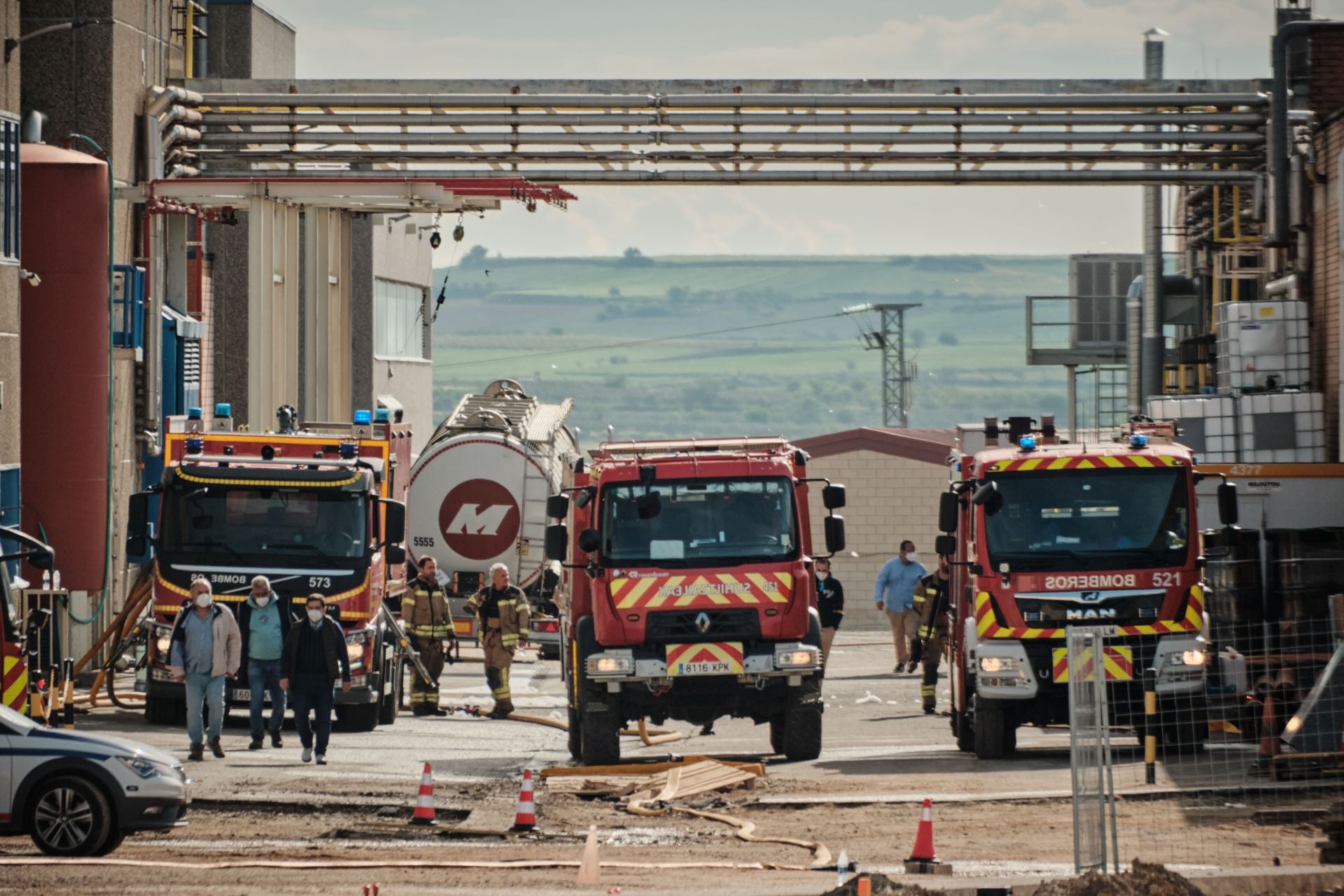 Incendio de madrugada en una fábrica de resinas de Oyón