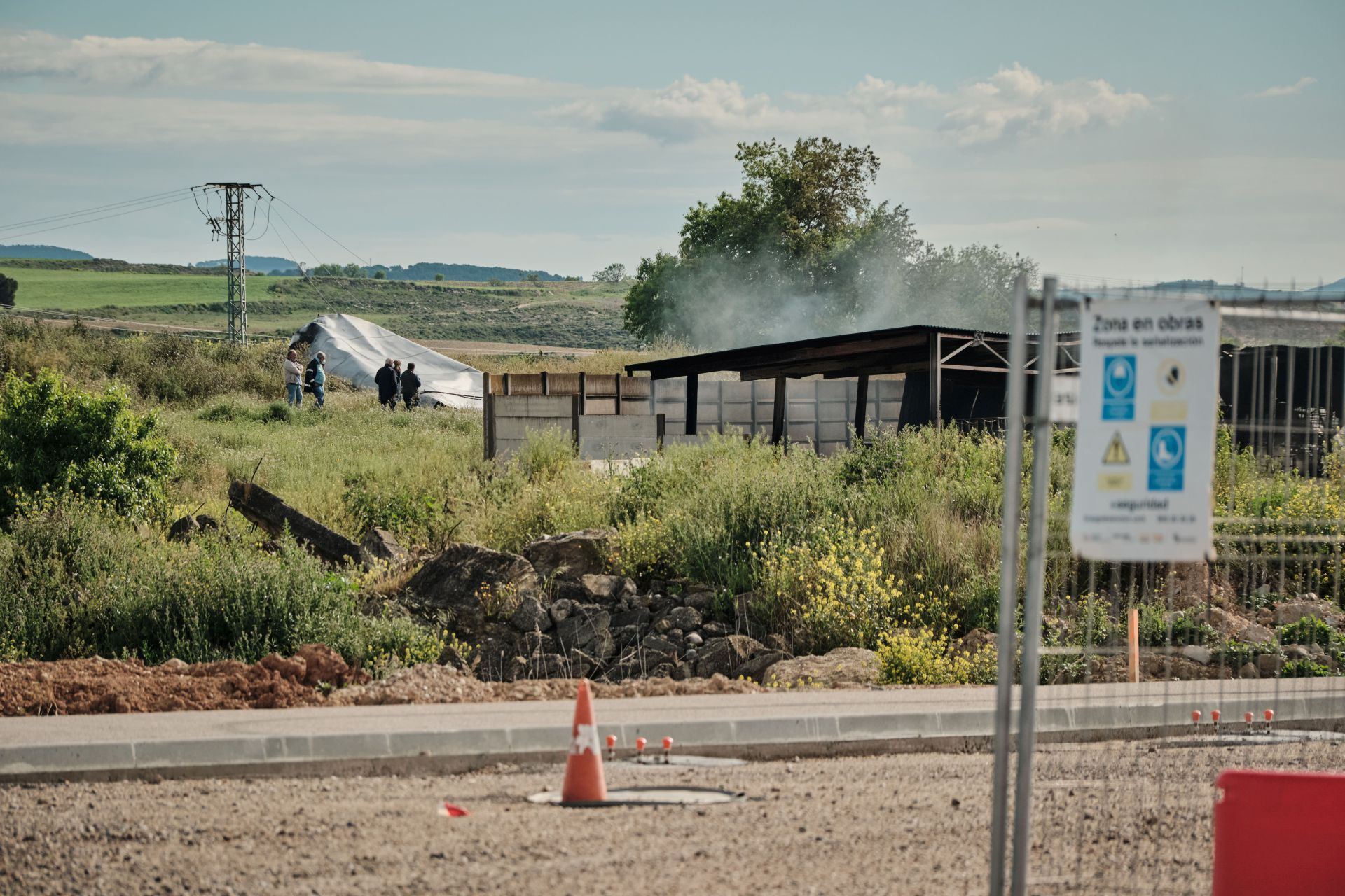 Incendio de madrugada en una fábrica de resinas de Oyón