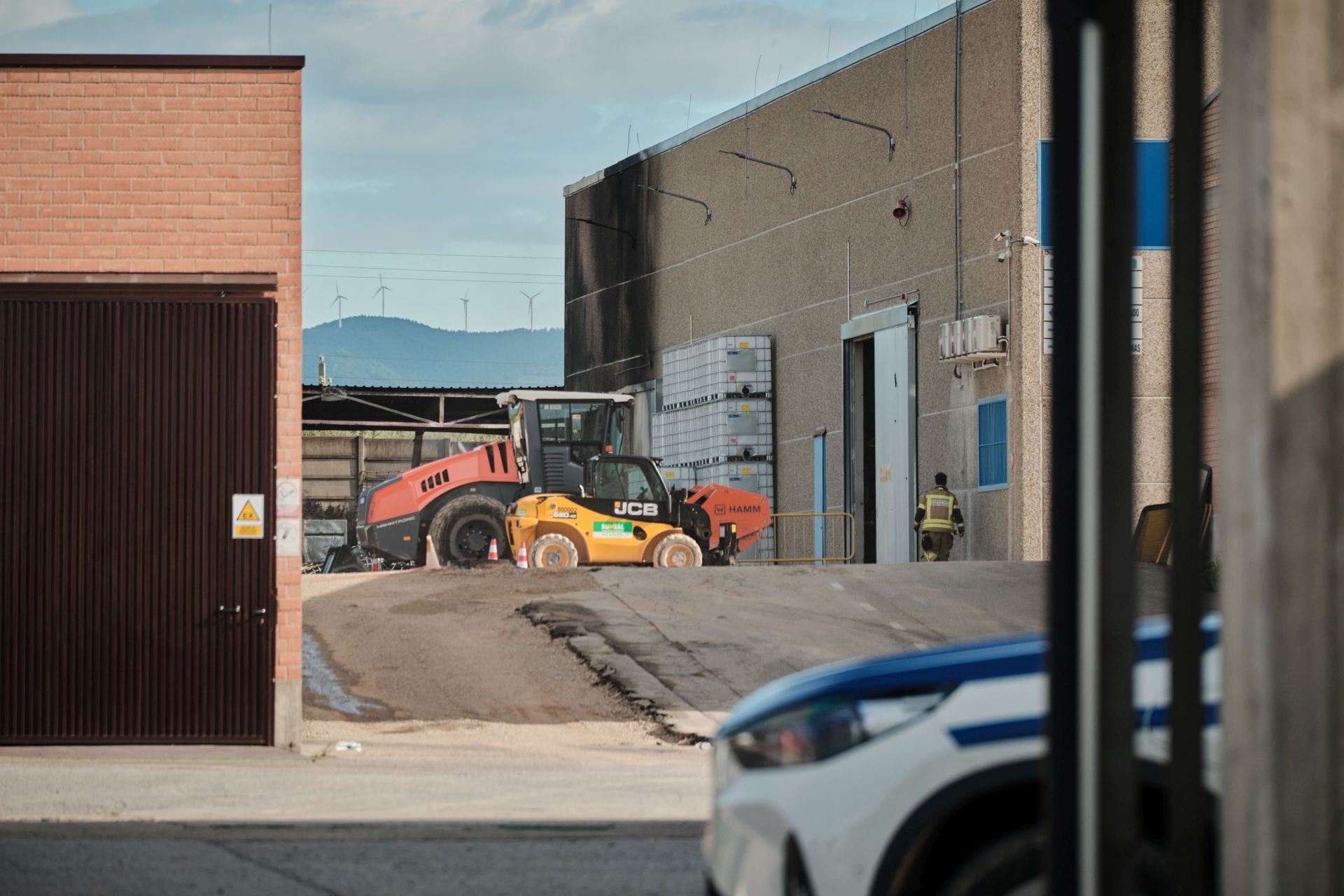 Incendio de madrugada en una fábrica de resinas de Oyón