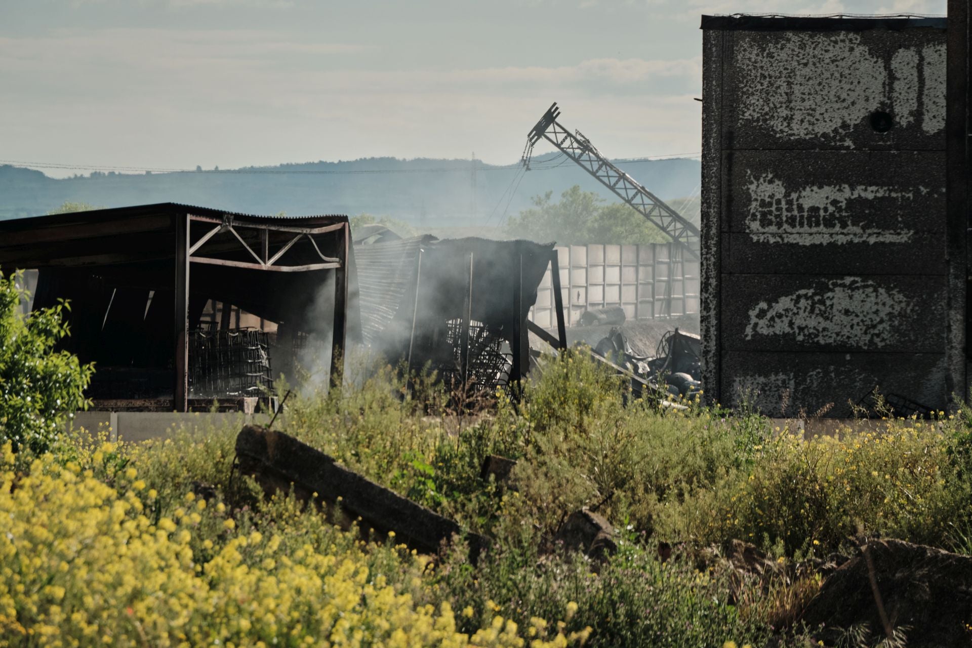 Incendio de madrugada en una fábrica de resinas de Oyón