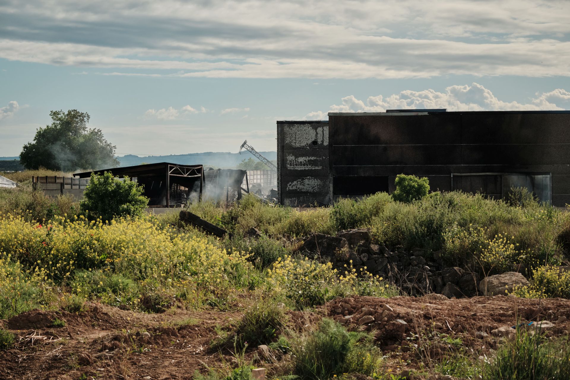 Incendio de madrugada en una fábrica de resinas de Oyón