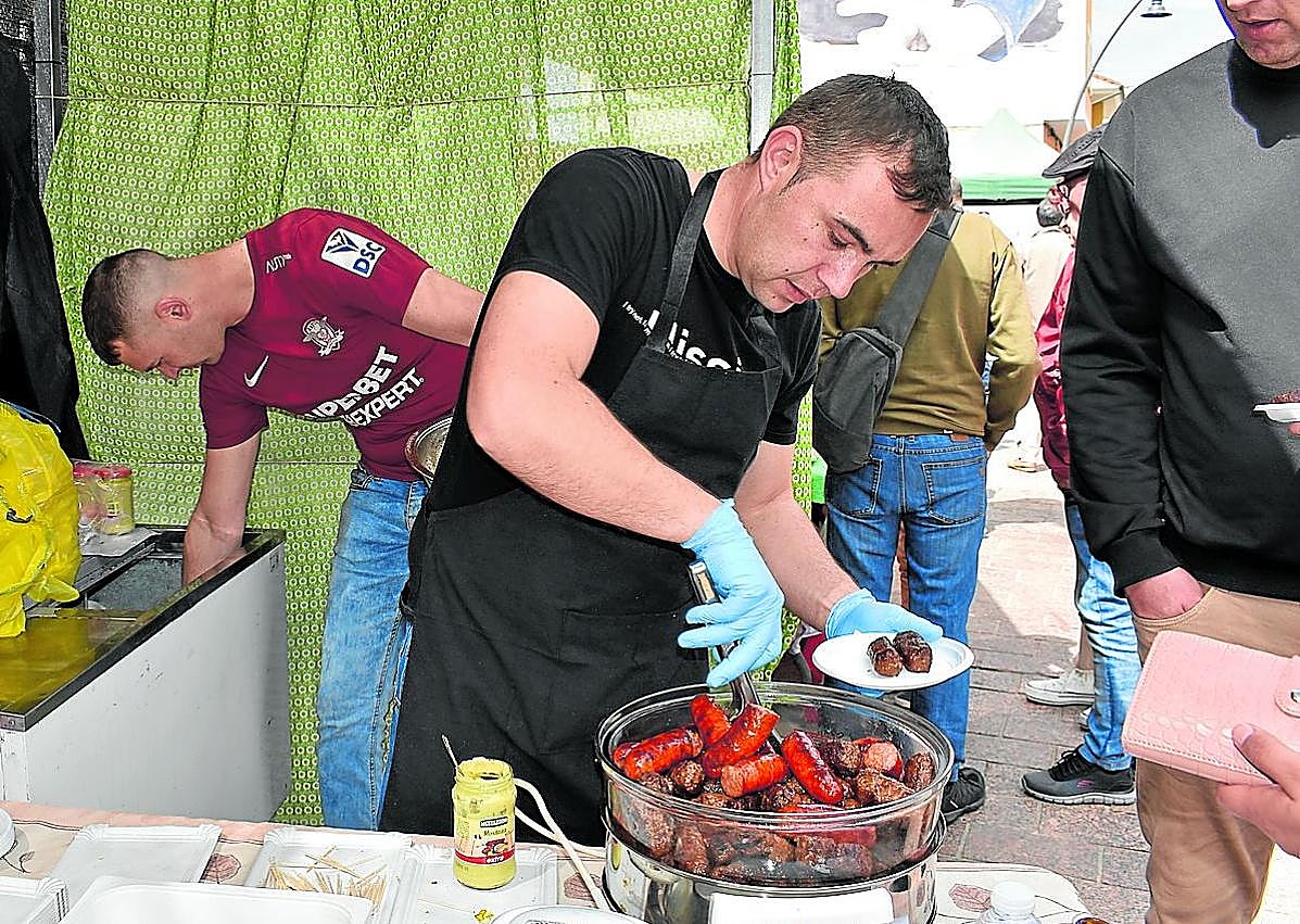 Imagen secundaria 1 - El mercado pone el broche de oro a la feria Fungitur