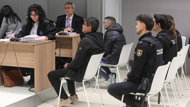 Los acusados, este jueves, en la primera sesión de juicio en la Audiencia Provincial de La Rioja.