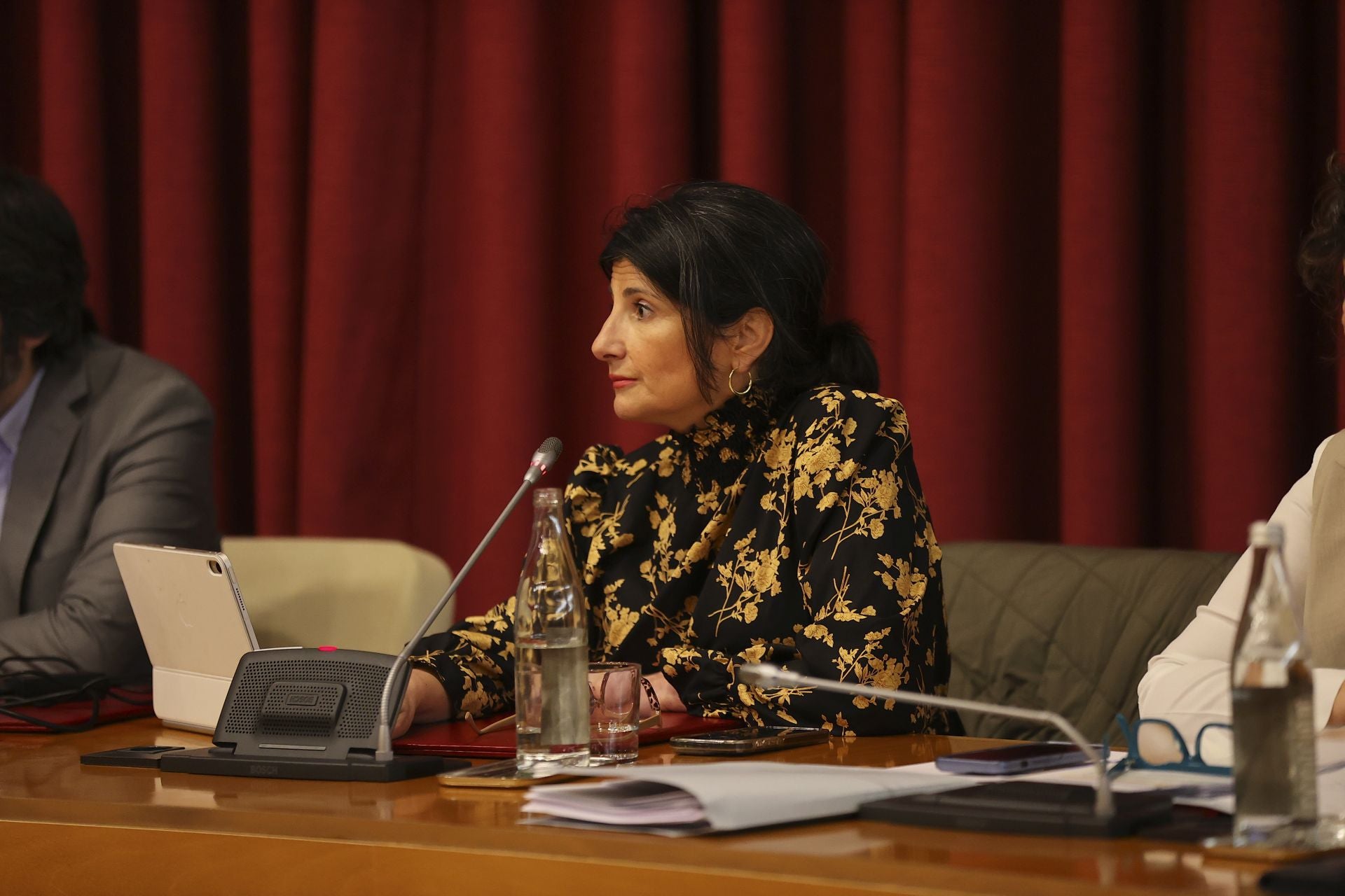 Eva Loza, pendiente de su expulsión del grupo del PSOE, y que este pleno ha visto cómo se le ha retirado su liberación al 75%.