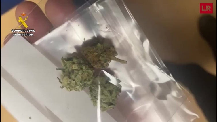 Detenido en Lardero un conductor que llevaba marihuana y hachís en el coche