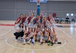 Las jugadoras riojanas celebran el triunfo ante el Alcorcón