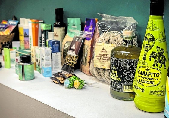 Productos variados elaborados con derivados del cáñamo.