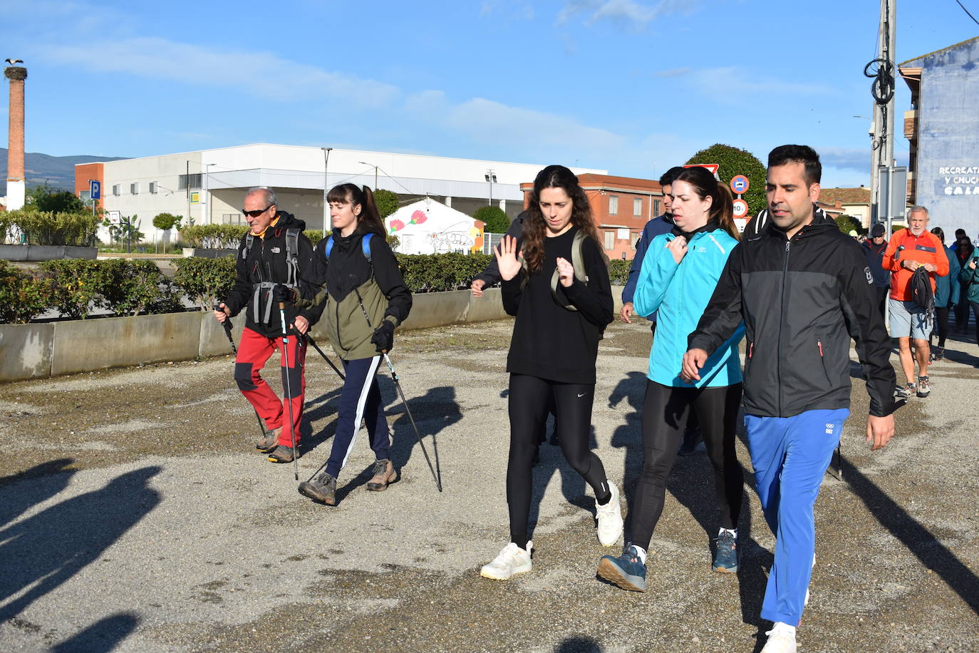 Las imágenes de la marcha senderista en Pradejón