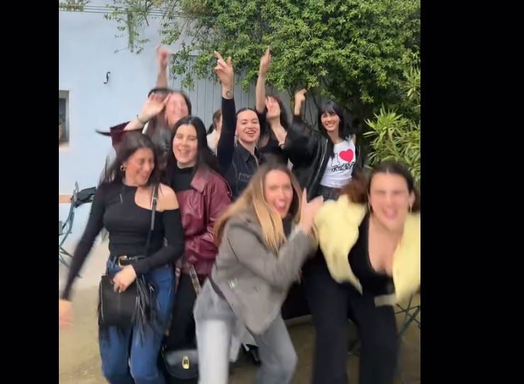 La cantante Aitana, de 'finde' por La Rioja: «¿Vas a quedarte?»