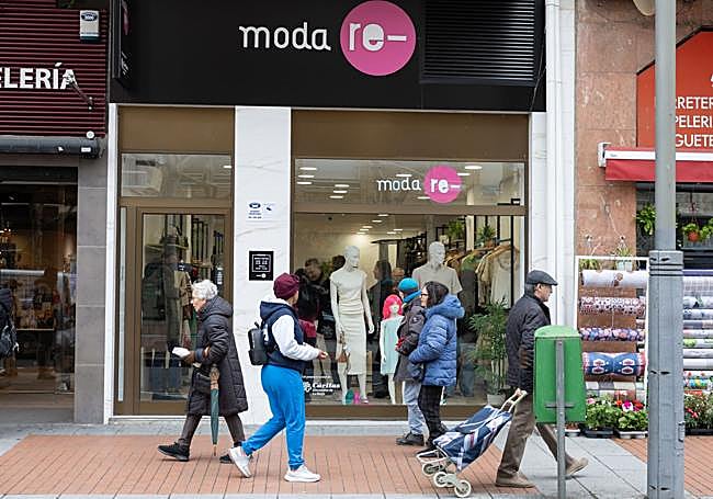 Tienda de ropa de segunda mano de Cáritas Chavicar en Logroño.