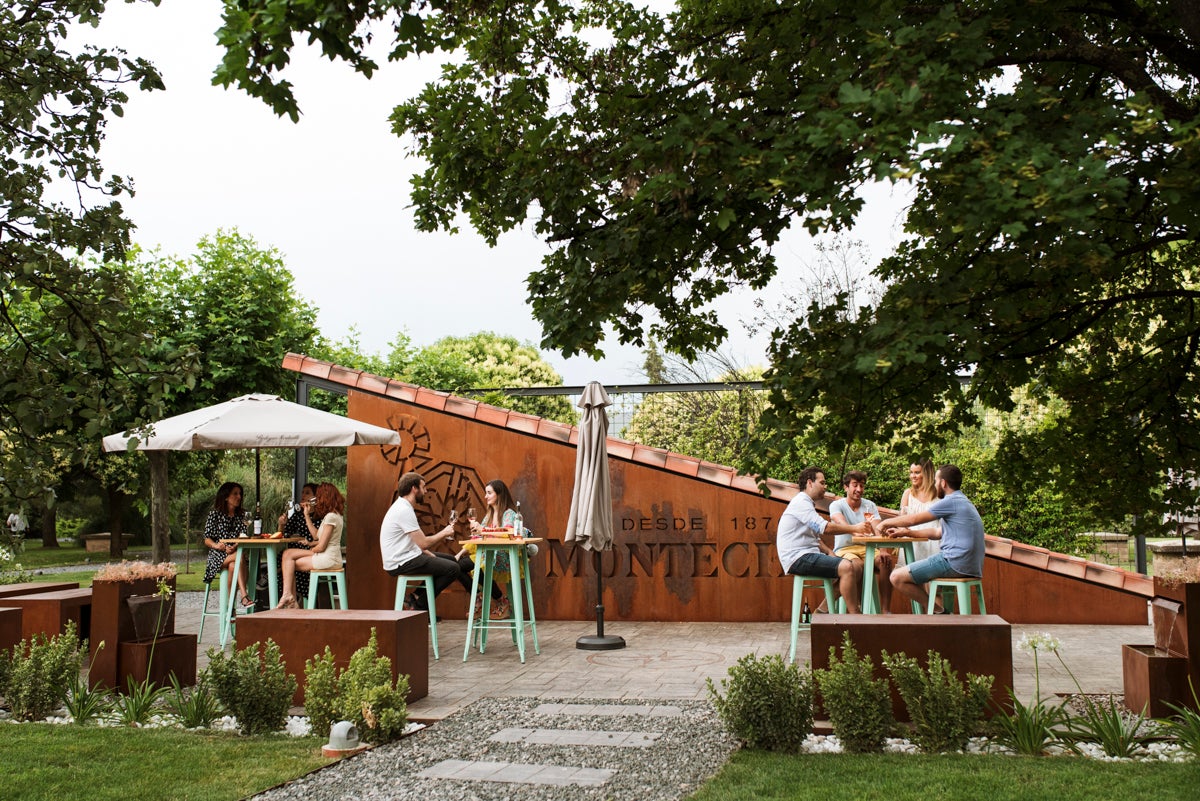 Jardines de Bodegas Montecillo.