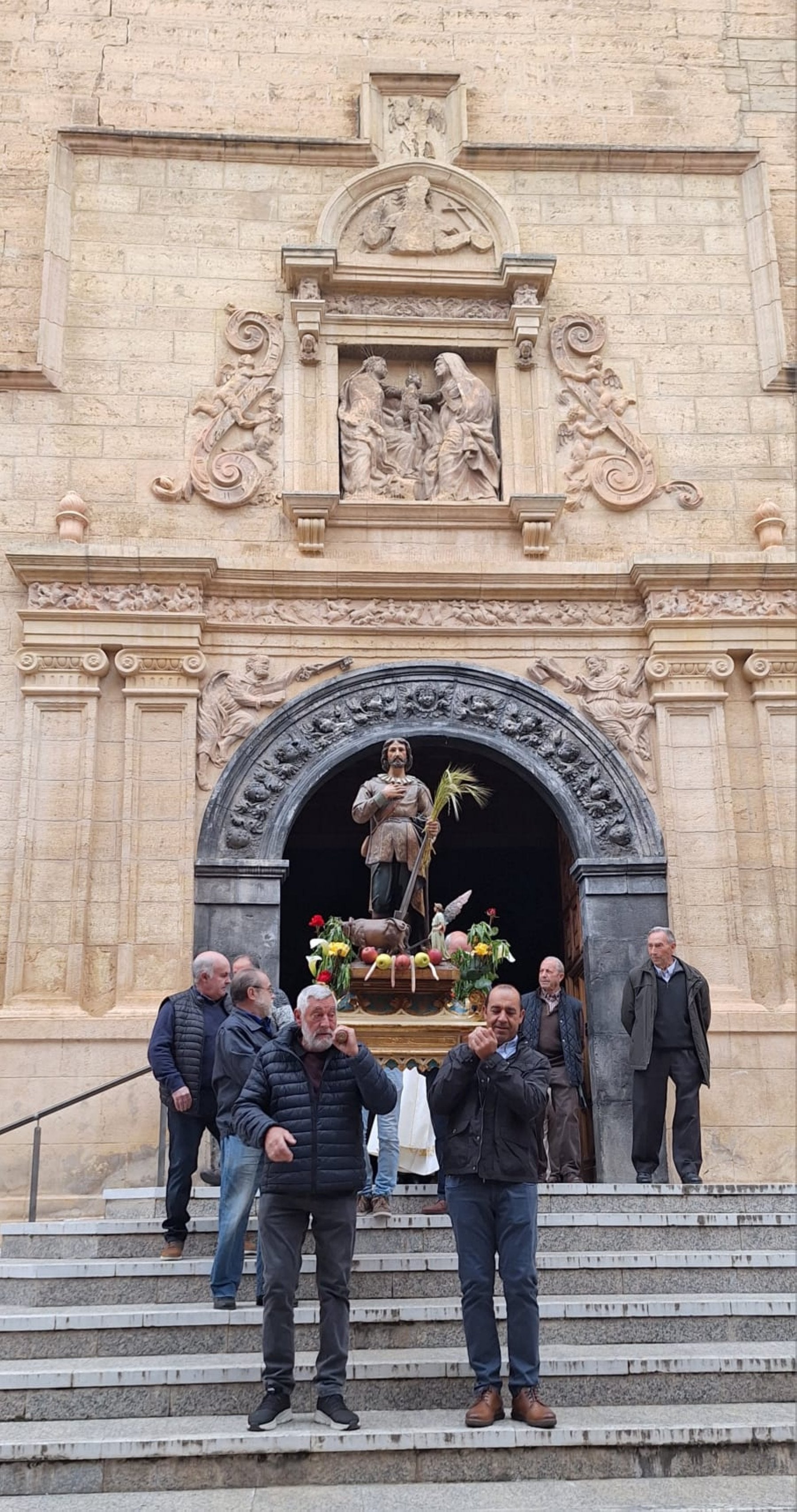 La imagen, en la entrada de la iglesia de Santa Ana en Cervera. 