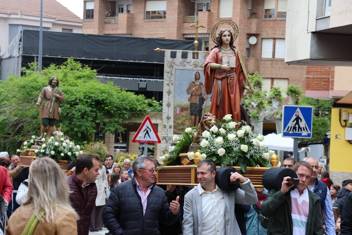 El santo, precedido por Santa Eufemia en Villamediana. 