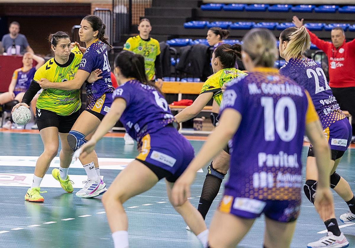 El Sporting cae en Gijón y complica su permanencia