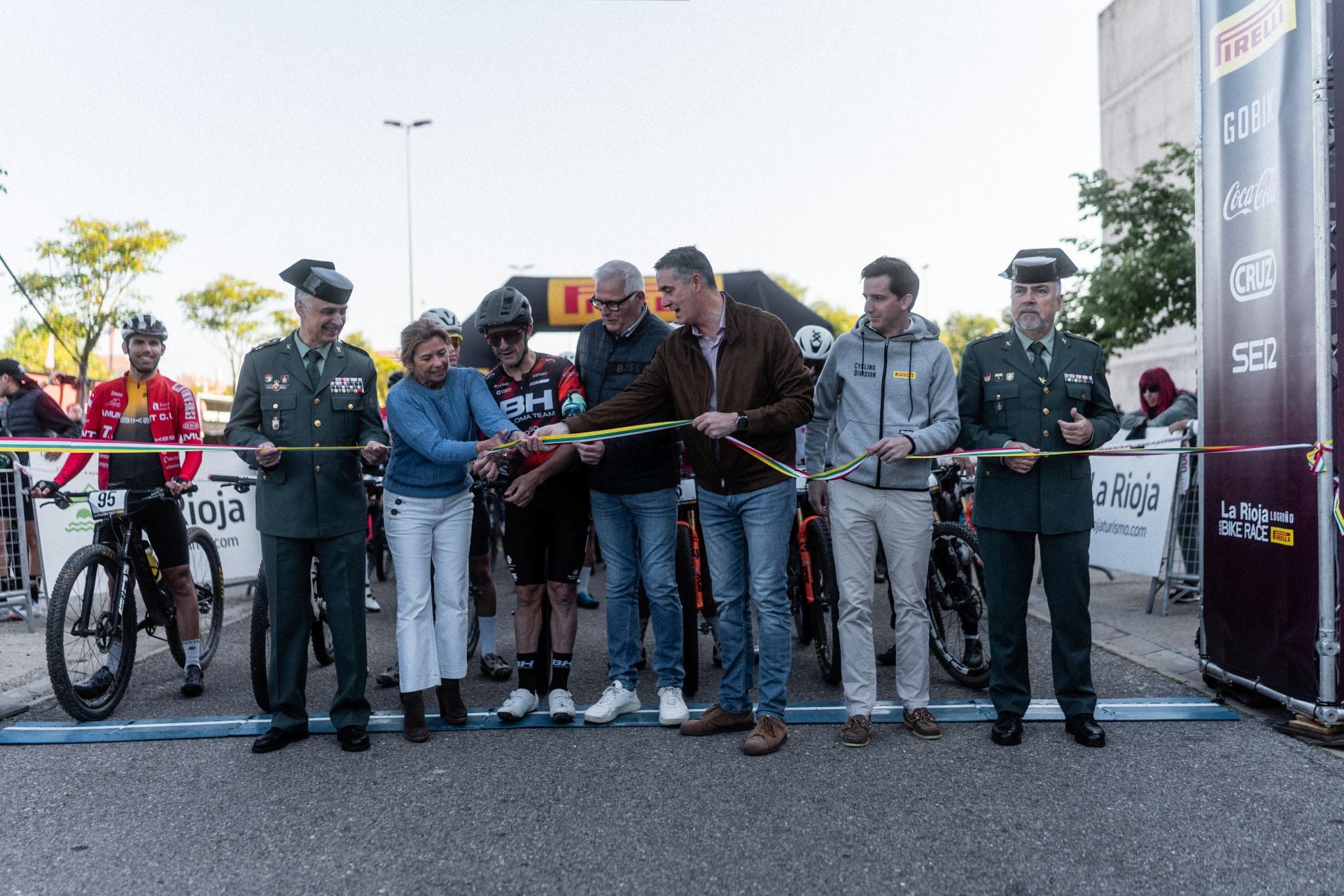 La salida y los podios de la segunda etapa de La Rioja Bike Race 2025