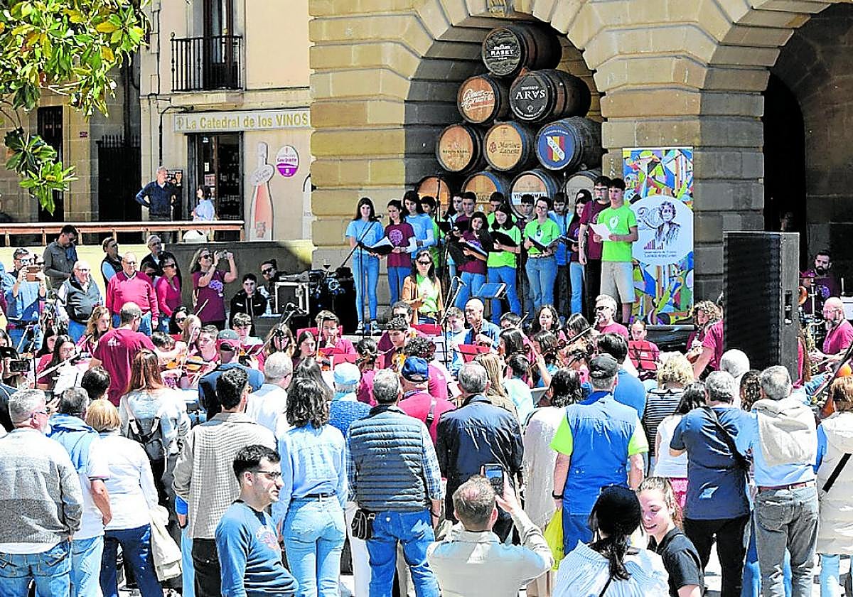 Los alumnos del conservatorio sacan su música a la calle