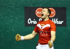 Iñaki Artola festeja su triunfo.