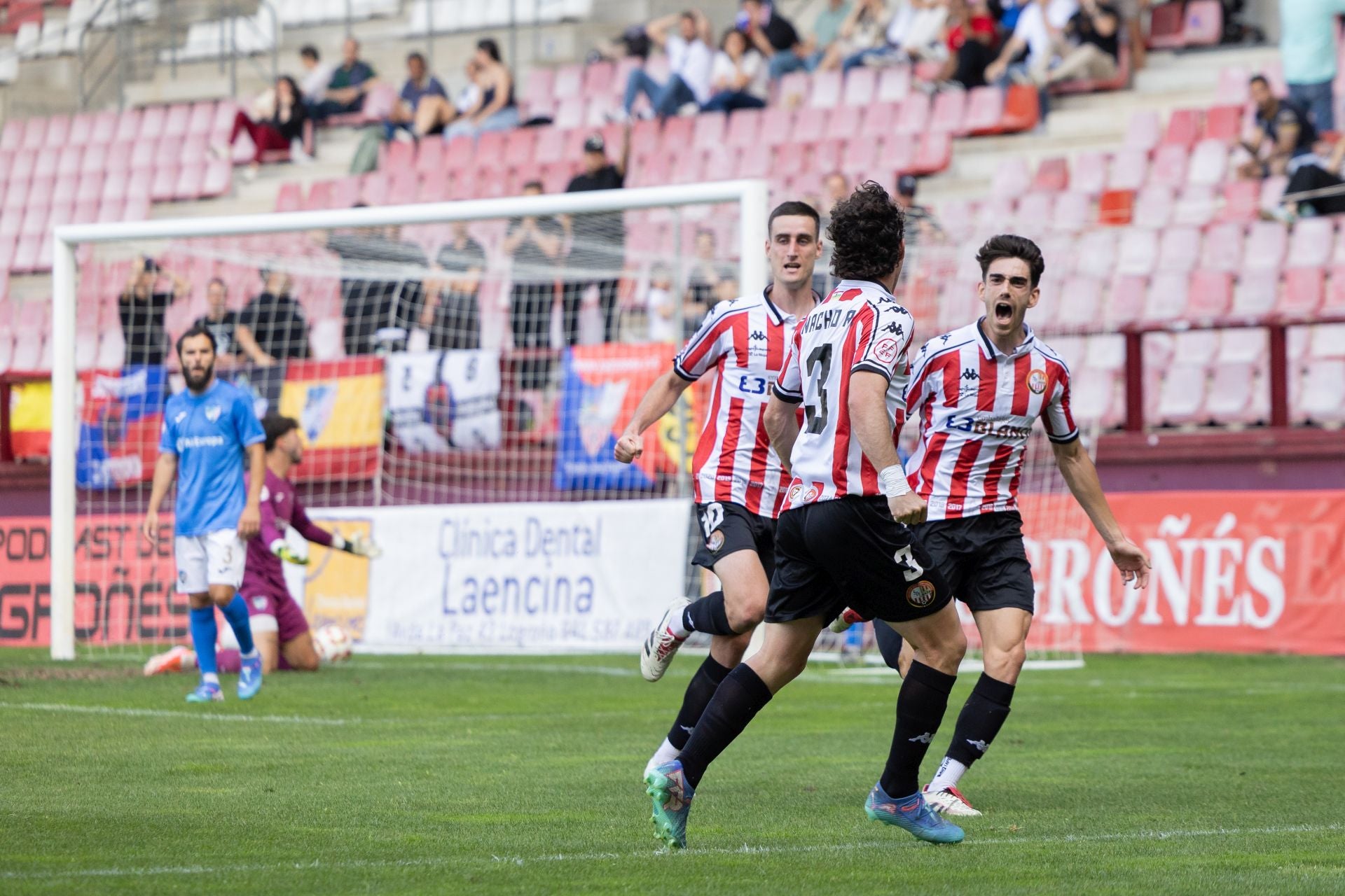 El partido SD Logroñés-Estepona en Las Gaunas