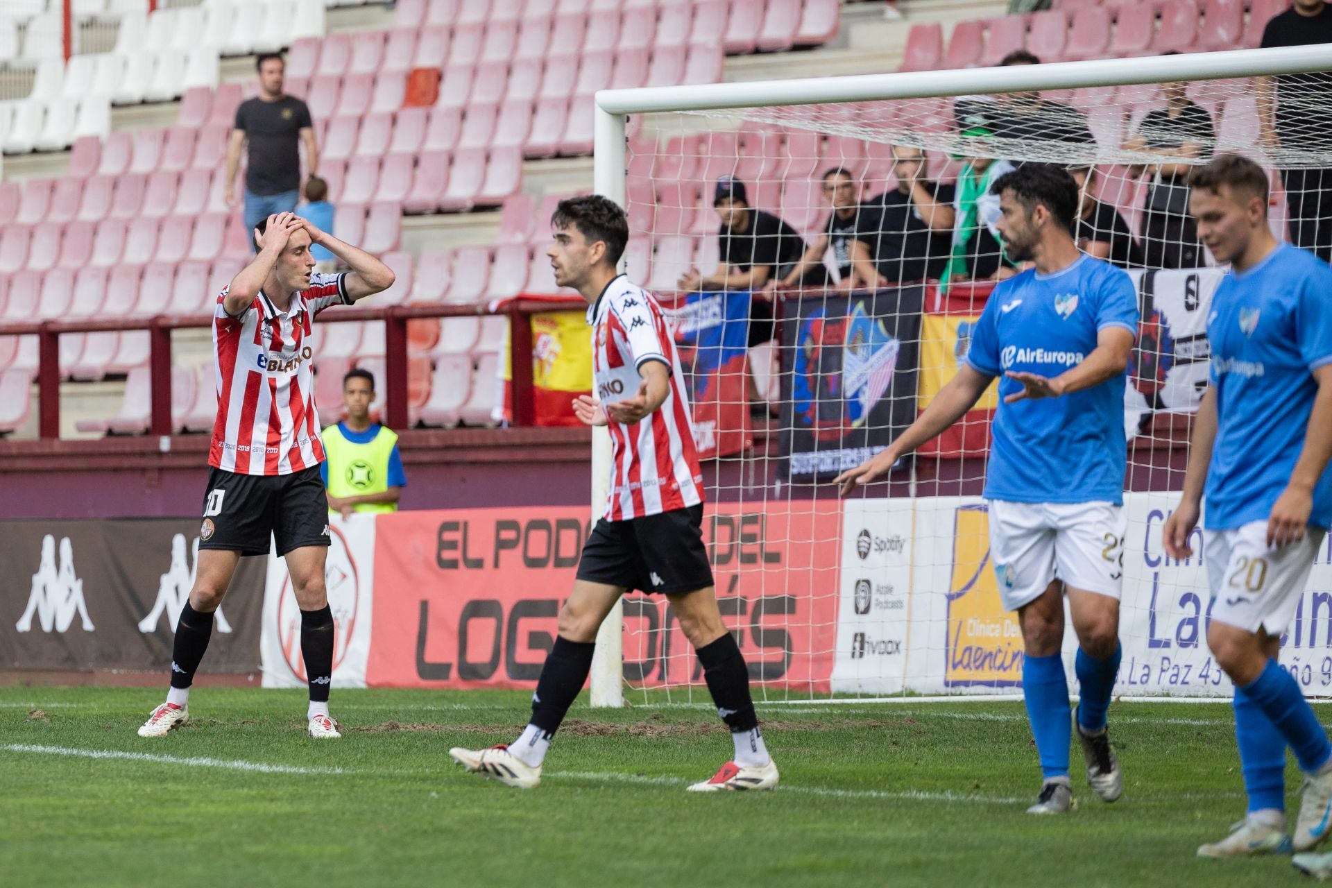 El partido SD Logroñés-Estepona en Las Gaunas