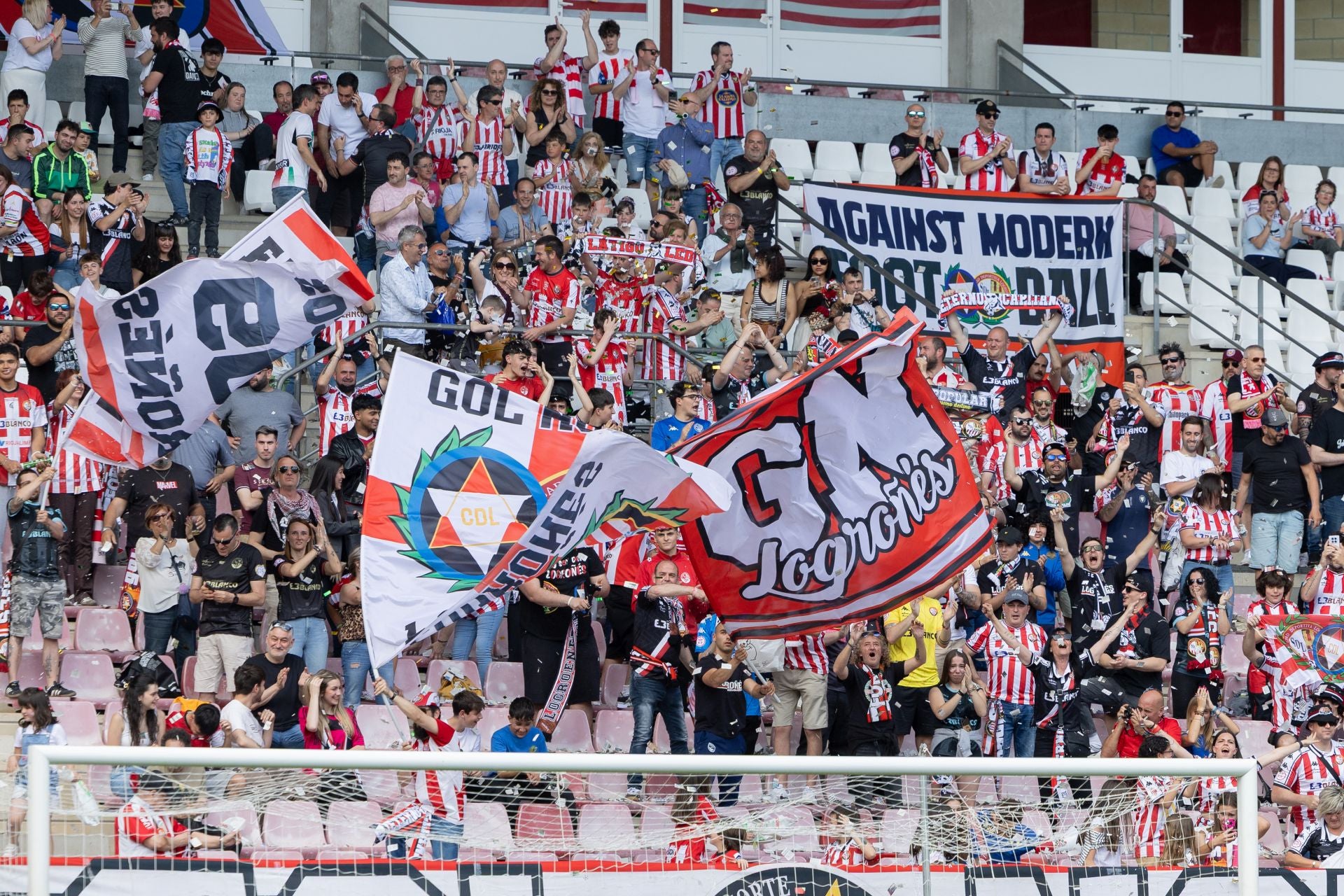 El partido SD Logroñés-Estepona en Las Gaunas