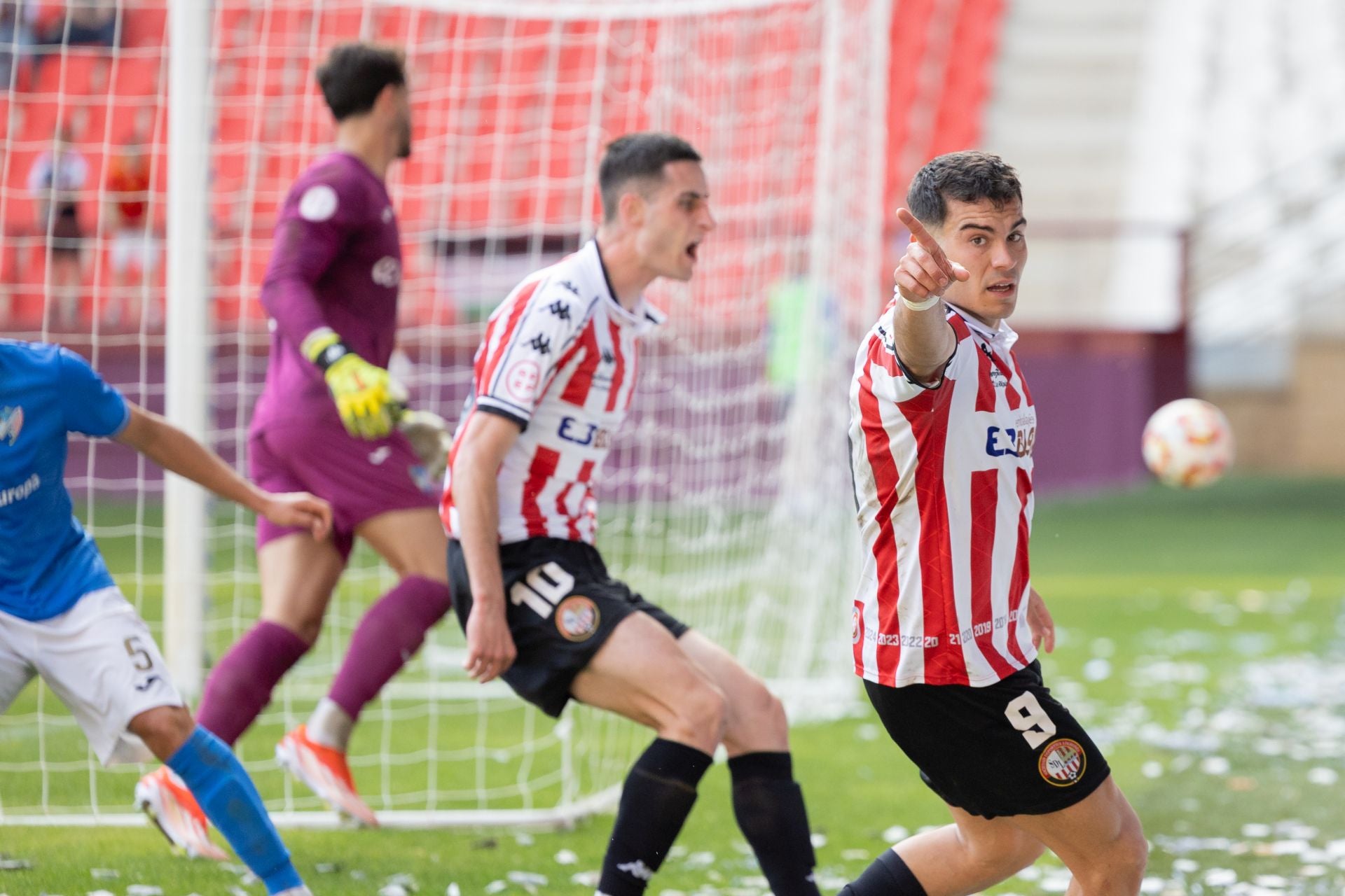 El partido SD Logroñés-Estepona en Las Gaunas