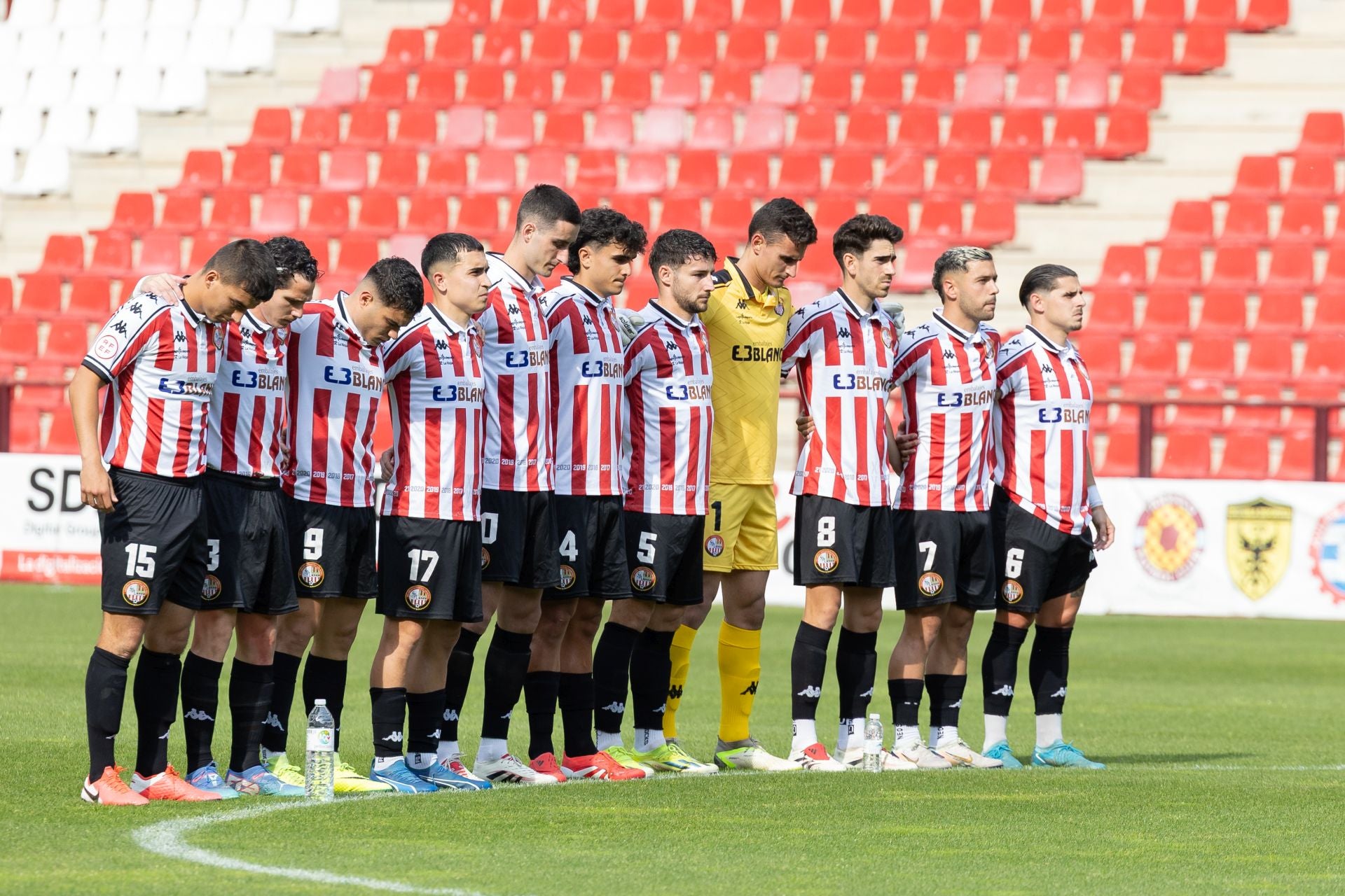 El partido SD Logroñés-Estepona en Las Gaunas