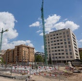 Trabajos de construcción en una de las promociones de vivienda nueva en Logroño.