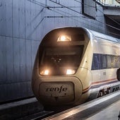 Un tren entra en la estación de Logroño.