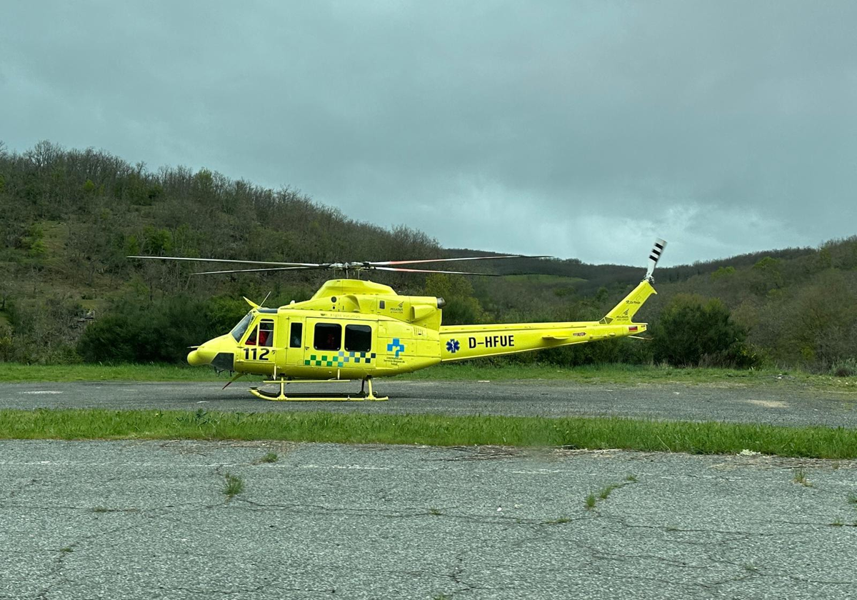 Trasladado en helicóptero un hombre atrapado por un motocultor en Villarta