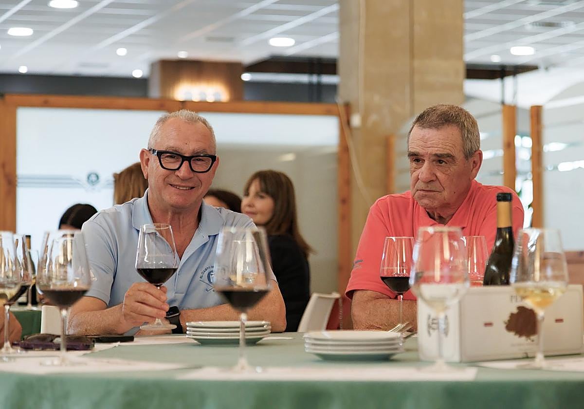 Los jugadores tuvieron la oportunidad de disfrutar de la cata al término del torneo y como última cita de la jornada deportivo-enológica.