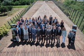 Autoridades riojanas y logroñesas, junto a empresarios de las TIC y representantes de otras regiones involucradas en el proyecto Gemelos Digitales.