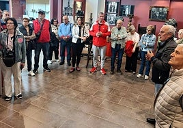 Visita guiada al Fondo Fotográfico Bella, realizada por el club El Lazarillo el pasado fin de semana.