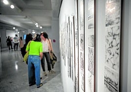 Inauguración de la colectiva 'Fast', ayer tarde en la sala de exposiciones de la Esdir.