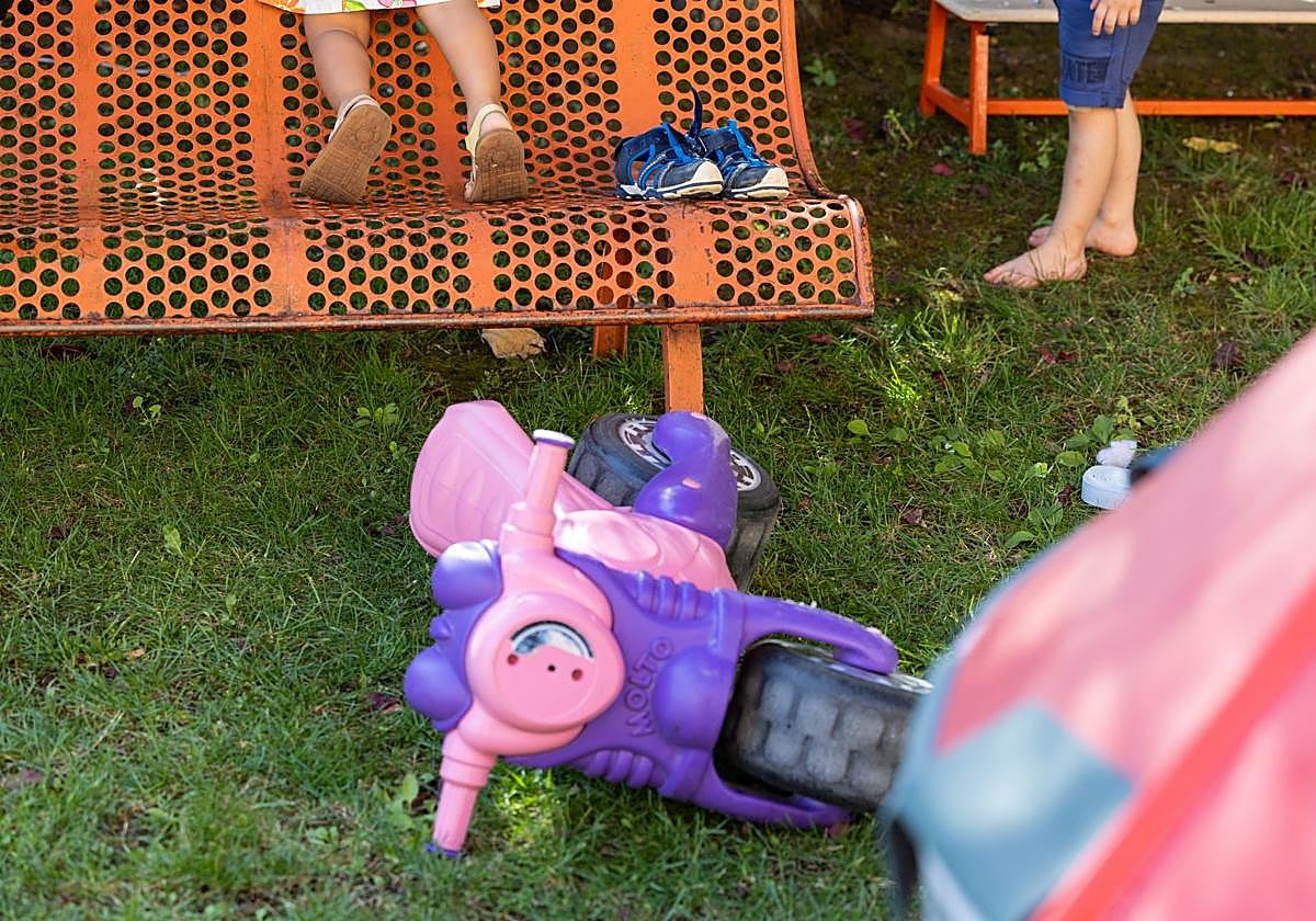 Foto de archivo de unos niños jugando.