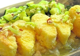 Trozos de bacalao rebozado picante.