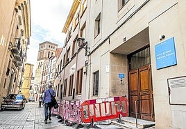 El antiguo centro de salud Rodríguez Paterna acogerá la sede de atención a la condcuta suicida.