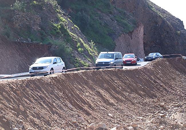 El desvío alternativo construido en tiempo récord es la solución al paso de vehículos desde Semana Santa.