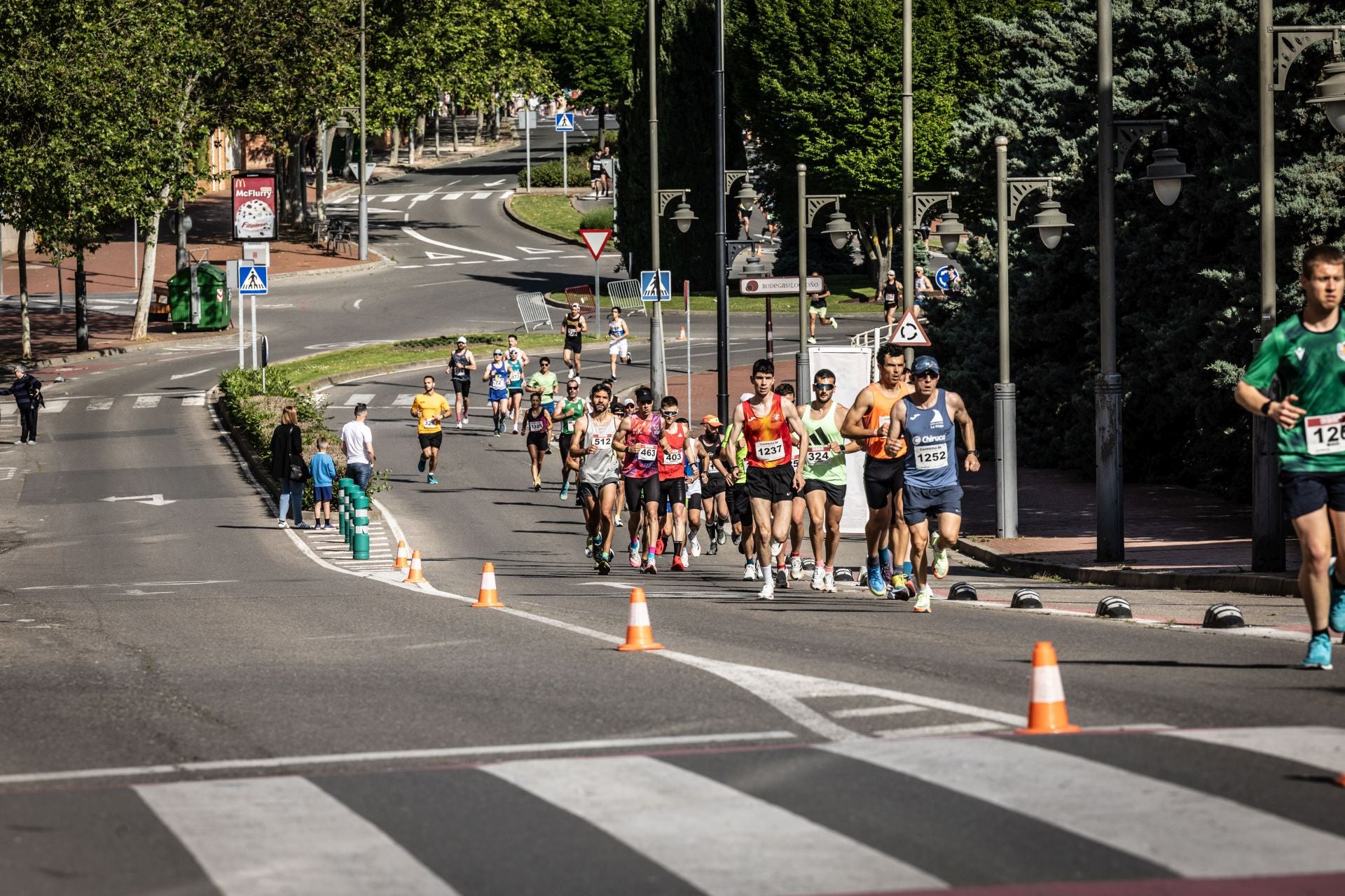 Las imágenes de la salida y la carrera de la Media Maratón de La Rioja