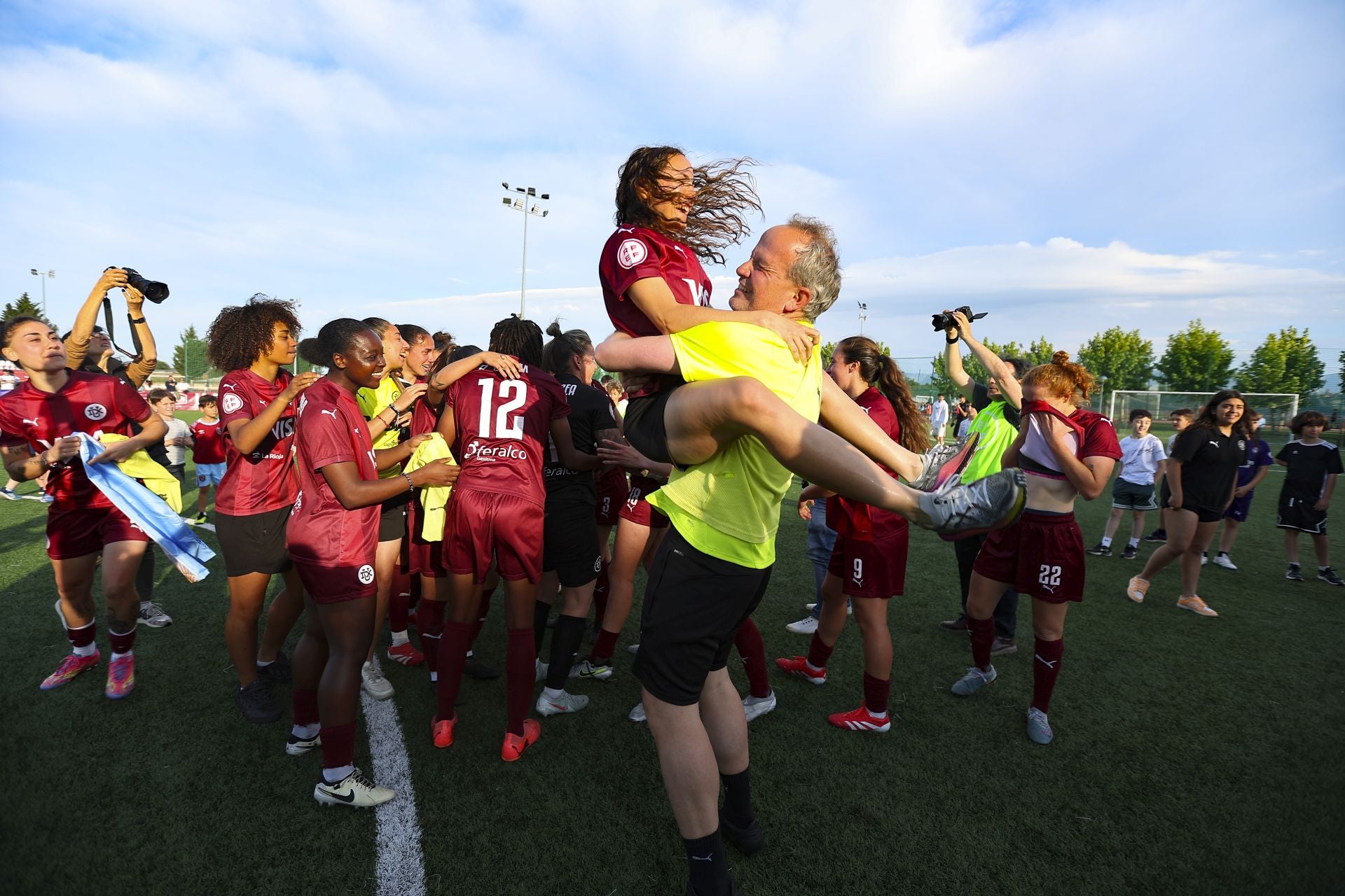 Explosión de alegría por el ascenso del DUX