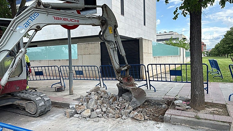 Construcción del nuevo carril bici de La Guindalera.