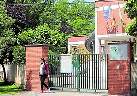 El Ayuntamiento, con la unanimidad de su pleno, ha reclamado ya en dos ocasiones una solución a la Consejería de Educación.