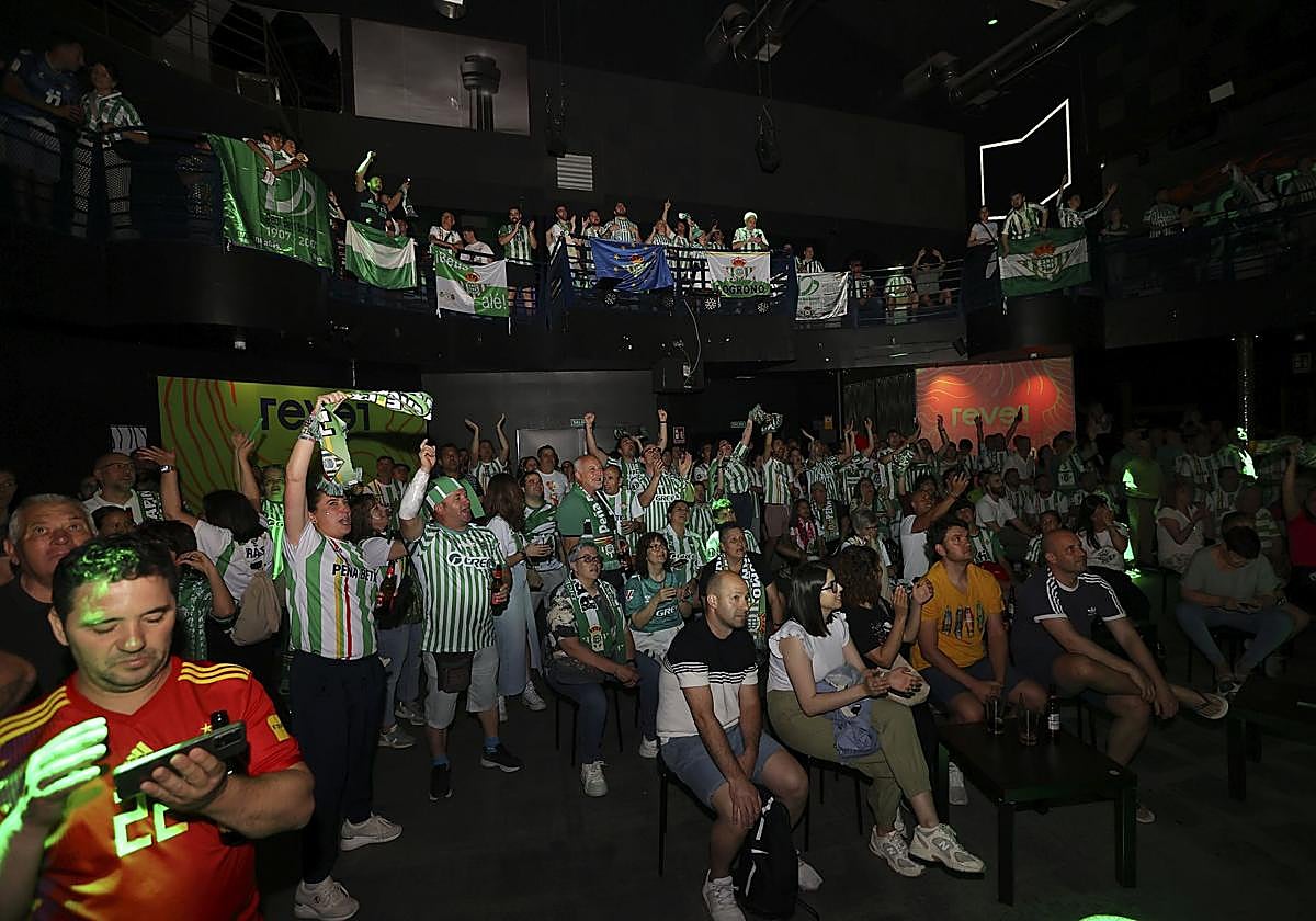 La Peña Bética de Logroño vive con pasión la final de la Conference League