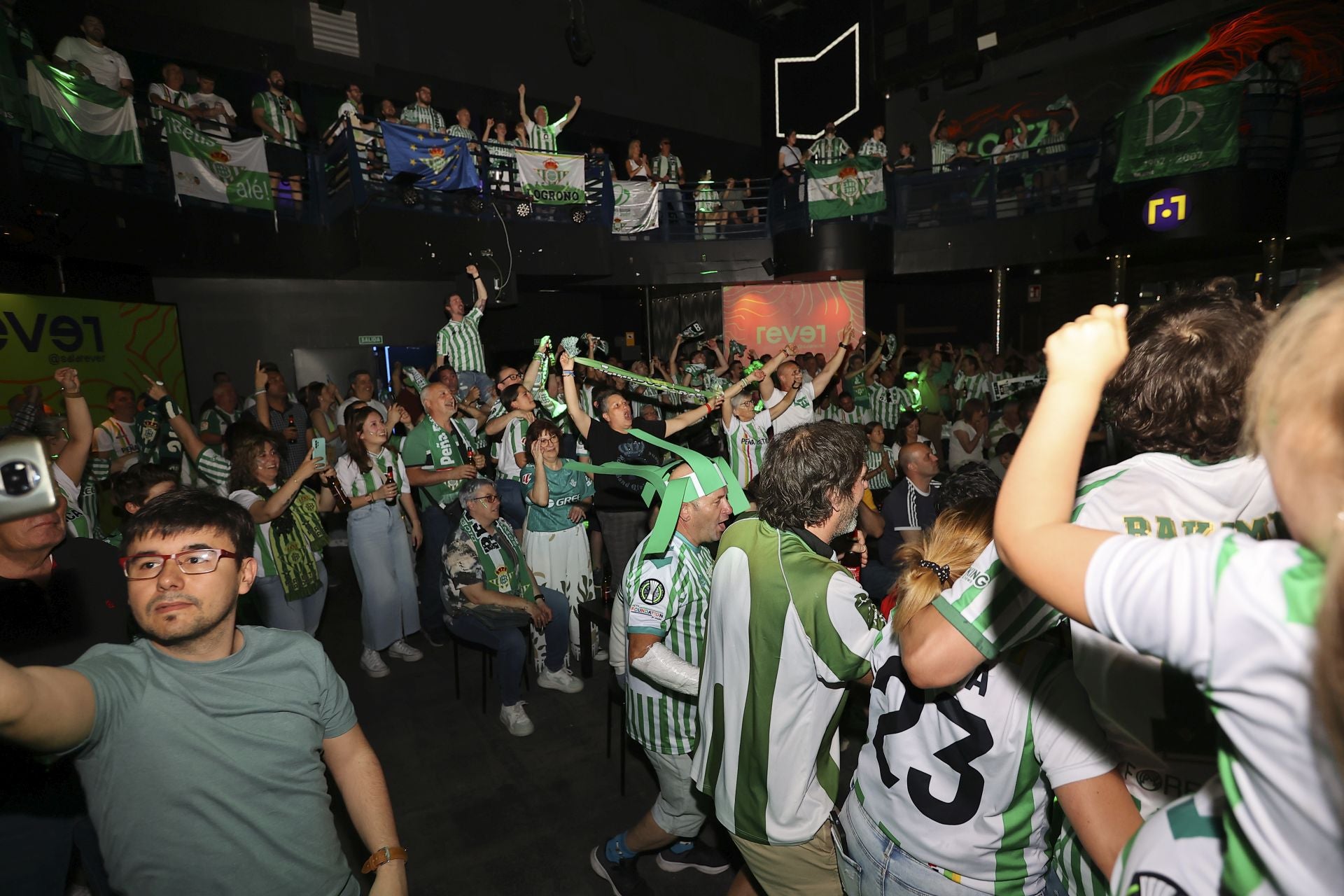 La Peña Bética de Logroño vive con pasión la final de la Conference League