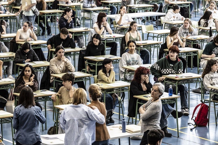 Alumnos durante el examen del año pasado en Logroño.