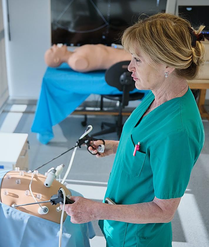 Imagen secundaria 2 - Serafín Andrés Pérez, de Cirugía General; Bibiana Riaño, Maialen Kortabarria y Ana Ibiricu, de Pediatría, con Luna y Paul; y Carmina Salvador, de Ginecología.