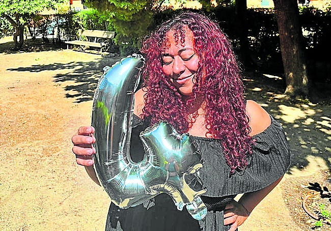 Andrea De Haro, en su celebración tras cuatro años sin cáncer.