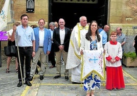 Sara López, con su bandera.
